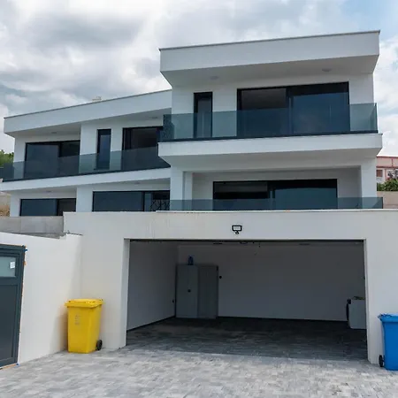 New Luxury Bogi In - By Istrabook Villa