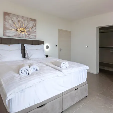New Luxury Bogi In - By Istrabook *