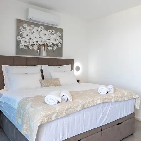 New Luxury Bogi In - By Istrabook Villa