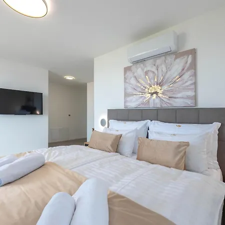 Villa New Luxury Bogi In - By Istrabook *