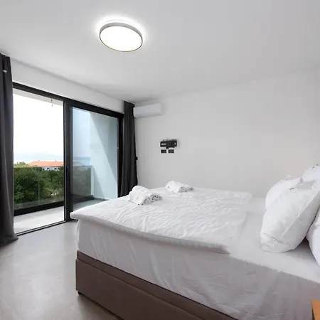 New Luxury Bogi In - By Istrabook Villa